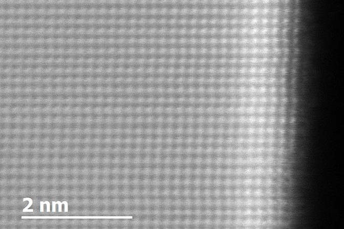 a 2nanometer close up image of the individual pale platinum atoms