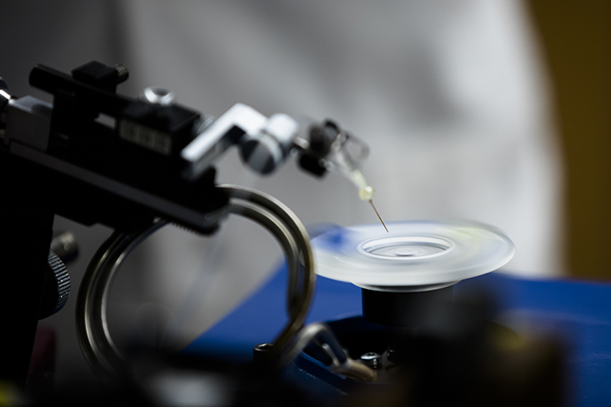 a close up image of the setup used to generate lipid bilayer vesicles for a synthetic cell model in the lab of allen liu