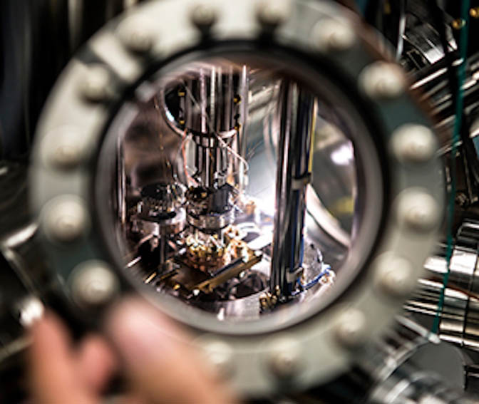 The view inside the Ultra High Vacuum Scanning Thermal Microscope