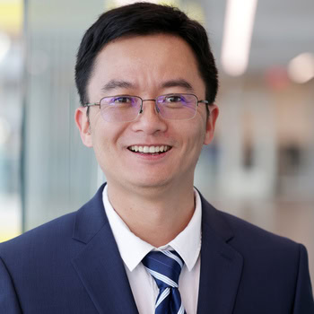 Portrait of Ryan Huang.