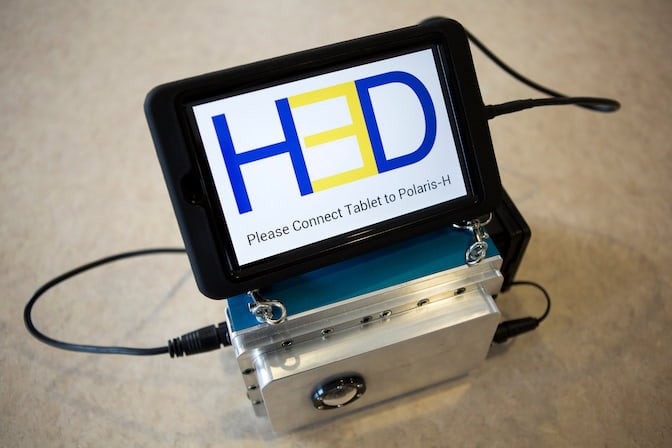 A metal box connected to a screen that says H3D.