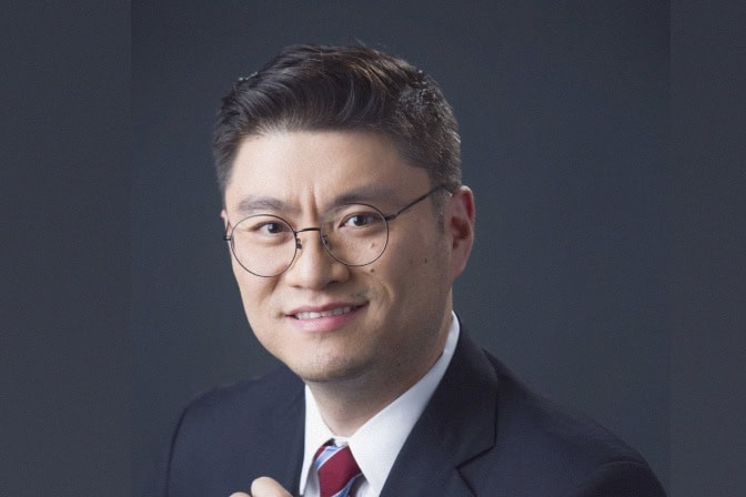 Portrait of James Lu.