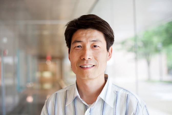 Portrait of Jay Guo.