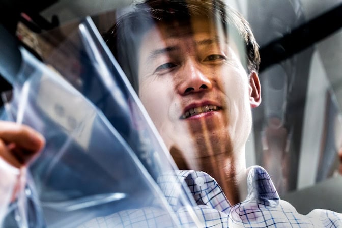 Guo looks at the camera through a transparent film, which has a little glare but otherwise offers a very clear view.