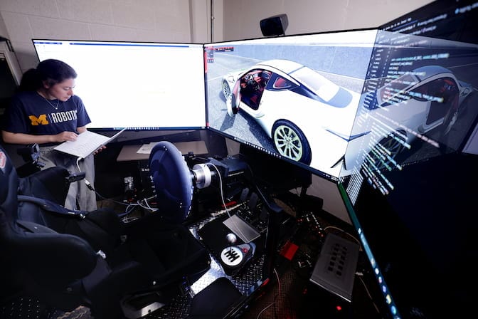 Steering wheel communicates for better semi-autonomous driving performance